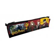 75908 Пенал объемный Гарри Поттер. Размер: 21*4,5*4,5 см. Изготовлен из полиэстера, 600 ден. Имеется одно основное отделение на молнии. Пенал подойдет для хранения школьных, канцелярских принадлежностей и прочих мелочей. Также может использоваться в